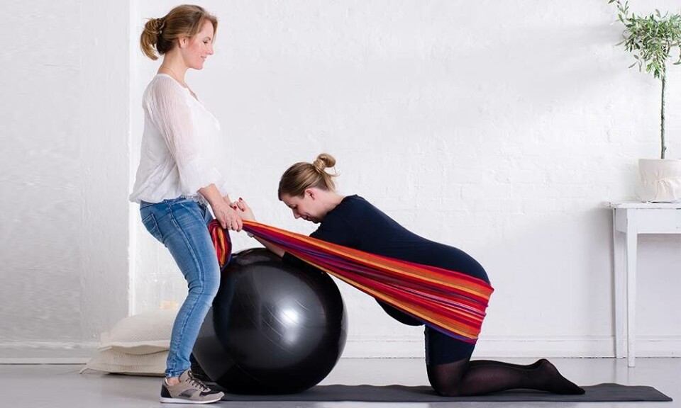 Técnica de rebozo en consulta de matrona en Vigo